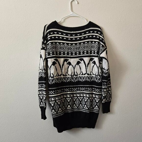 Women's Mossimo Penguin Pattern Knit Chunky Holiday Cozy Sweater Medium - Picture 4 of 7